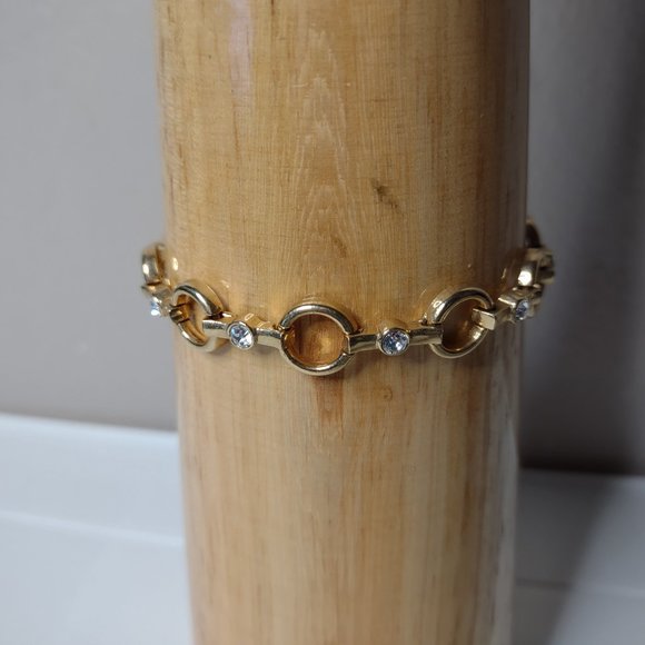 Pretty Gold Tone Avon Bracelet - Picture 2 of 9